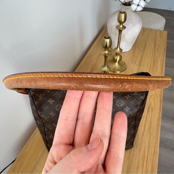 ✅AUTHENTIC✅LOUIS VUITTON LOOPING GM - Picture 7 of 15